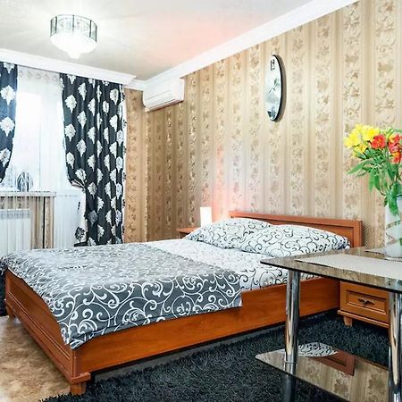 Apartment On Nezalezhnoy Ukrаiny Near Intourist Hotel Zaporizhia エクステリア 写真