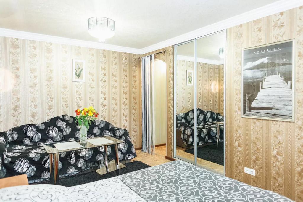 Apartment On Nezalezhnoy Ukrаiny Near Intourist Hotel Zaporizhia エクステリア 写真