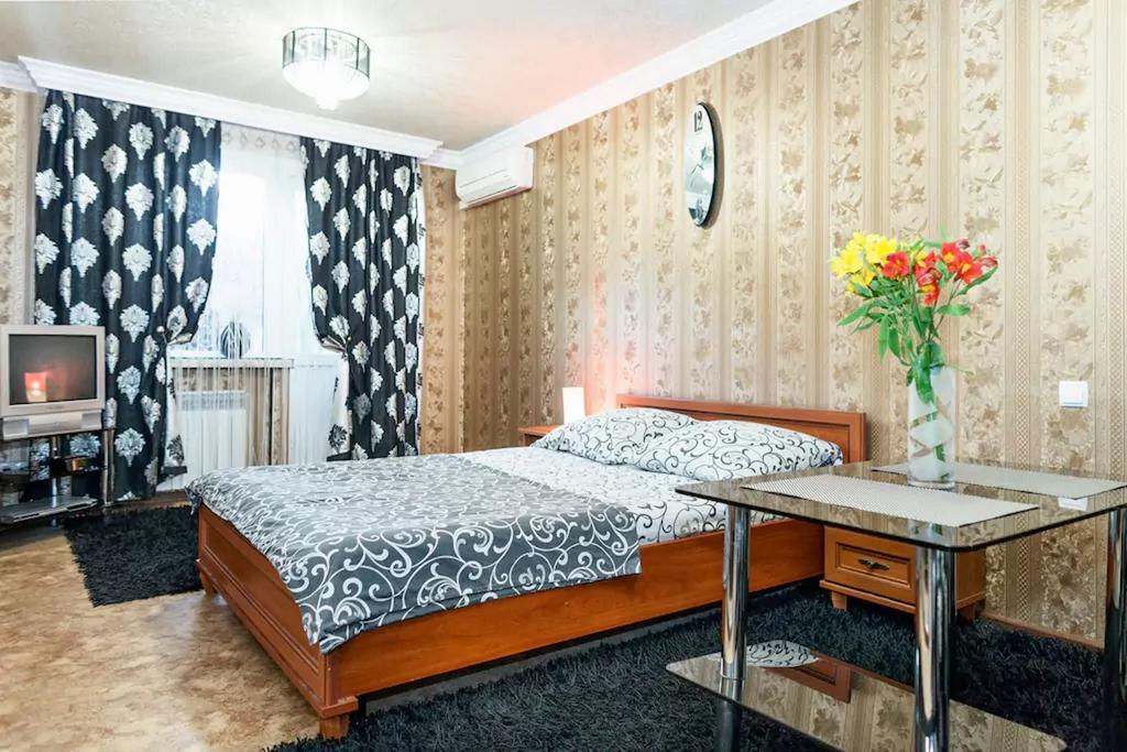 Apartment On Nezalezhnoy Ukrаiny Near Intourist Hotel Zaporizhia エクステリア 写真