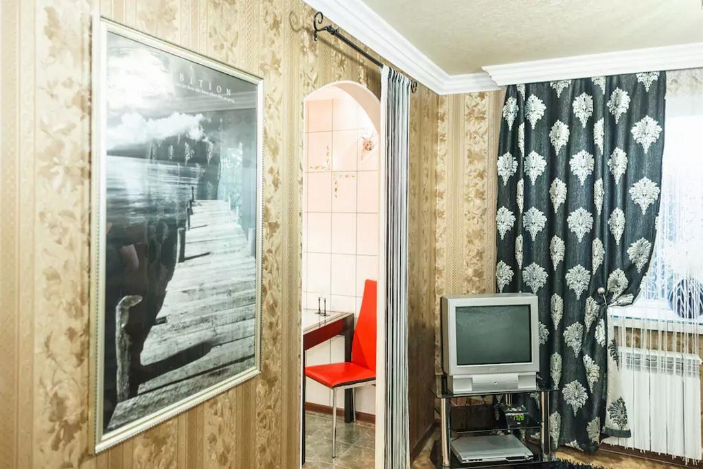 Apartment On Nezalezhnoy Ukrаiny Near Intourist Hotel Zaporizhia エクステリア 写真